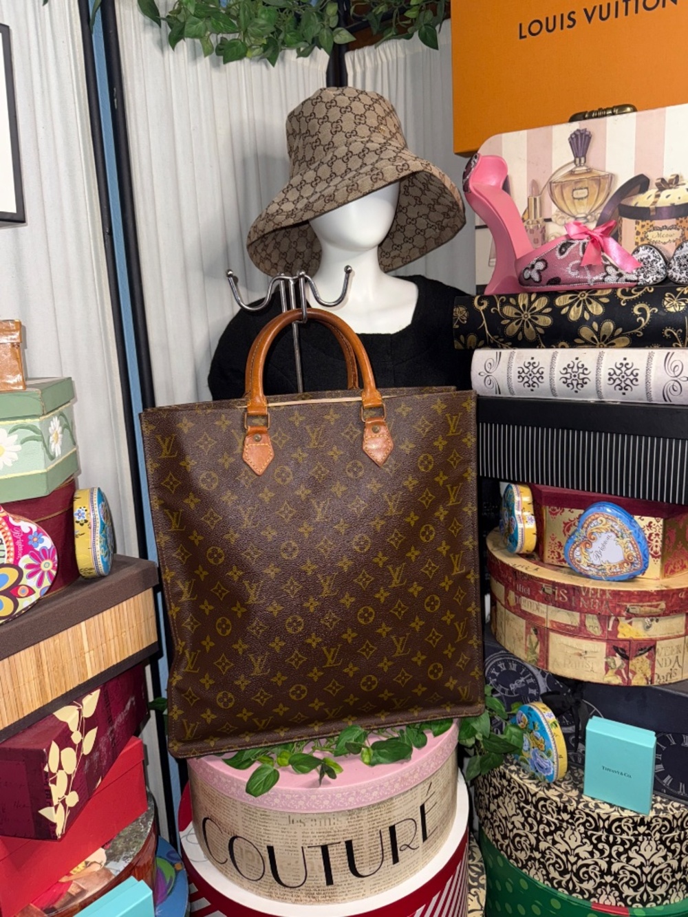 CHIC LOUIS VUITTON MONOGRAM GM TOTE! - Picture 17 of 17